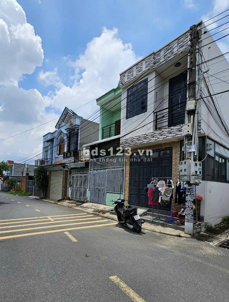 Cần bán 300m² đất thổ cư, dân cư đông, gần chợ, trường học, cách QL13 chỉ 200m