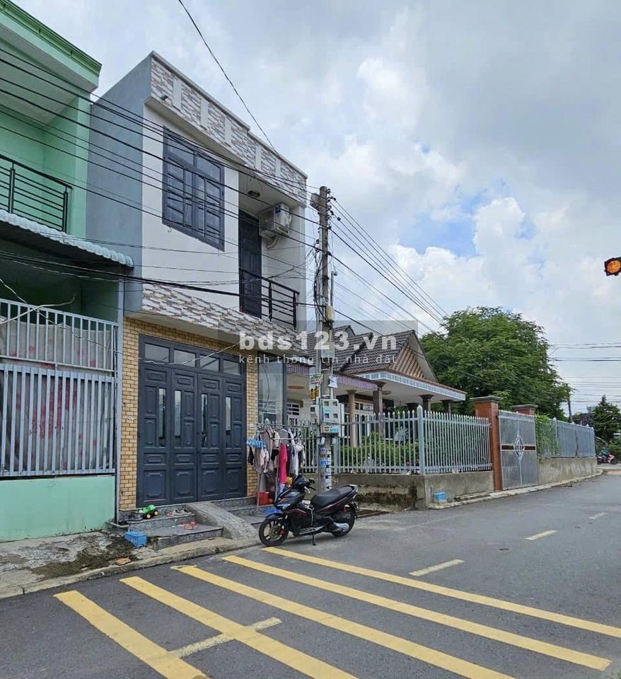 Cần bán 300m² đất thổ cư, dân cư đông, gần chợ, trường học, cách QL13 chỉ 200m