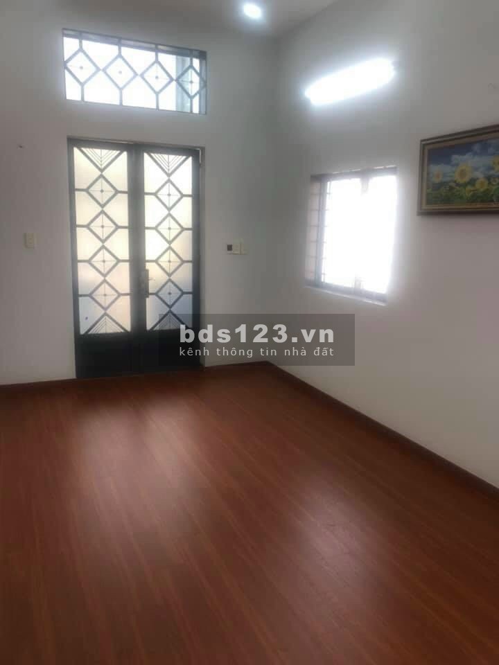 Bán gấp căn nhà 4x22 Lê Lợi Thị Trấn Hóc Môn giá 2tỷ1 còn thương lượng LH 0774946669