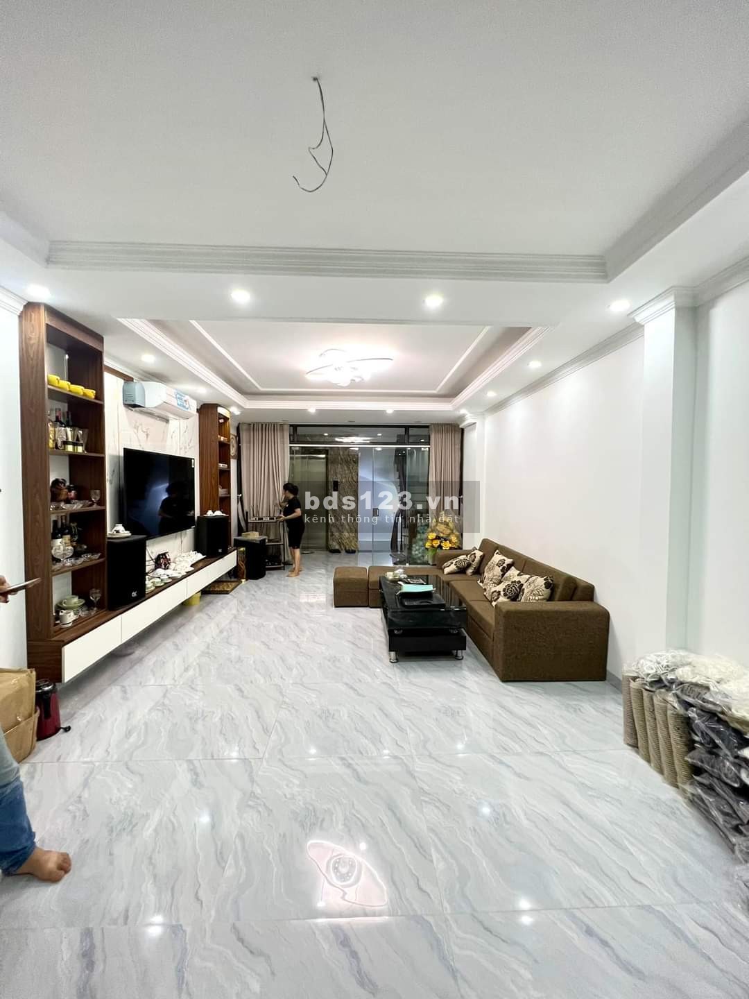 Cần bán tòa nhà mới đẹp 8 tầng, thang máy, kinh doanh, Phố Minh Khai full nội thất, DT70, chào 17 tỷ