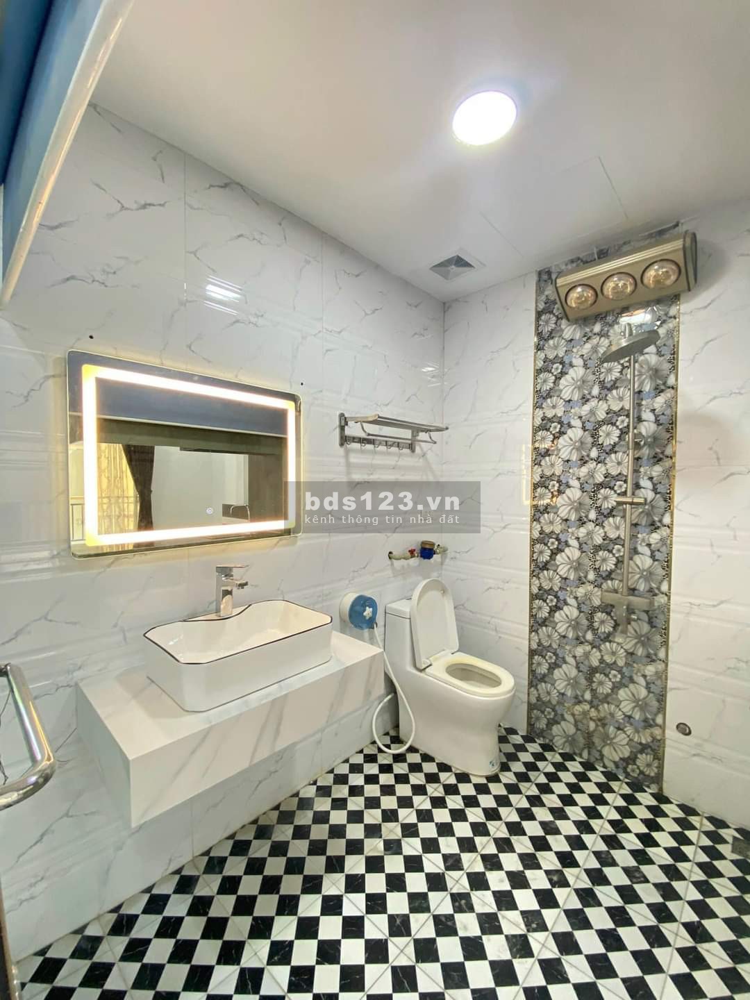 Cần tiền bán gấp nhà 7 tầng, Phố Trương Định, thang máy,DT75m, thang máy, hiệu xuất cao,chào 12.5 tỷ