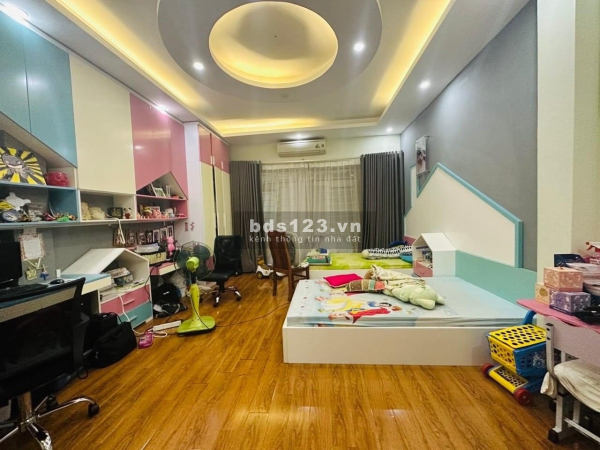 Bán gấp nhà phố Cát Linh, ngõ nông, hai thoáng, 40m2 x 5 t, mt 5m, sổ đỏ chính chủ chỉ 5,5 tỷ có tl