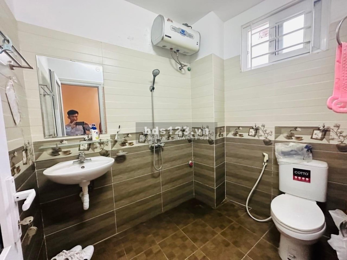 Bán gấp nhà phố Cát Linh, ngõ nông, hai thoáng, 40m2 x 5 t, mt 5m, sổ đỏ chính chủ chỉ 5,5 tỷ có tl