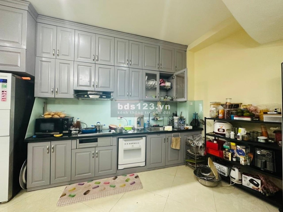 Bán gấp nhà phố Cát Linh, ngõ nông, hai thoáng, 40m2 x 5 t, mt 5m, sổ đỏ chính chủ chỉ 5,5 tỷ có tl
