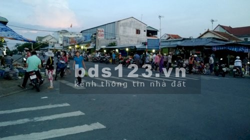 Cần bán 300m² đất thổ cư, dân cư đông, gần chợ, trường học, cách QL13 chỉ 200m