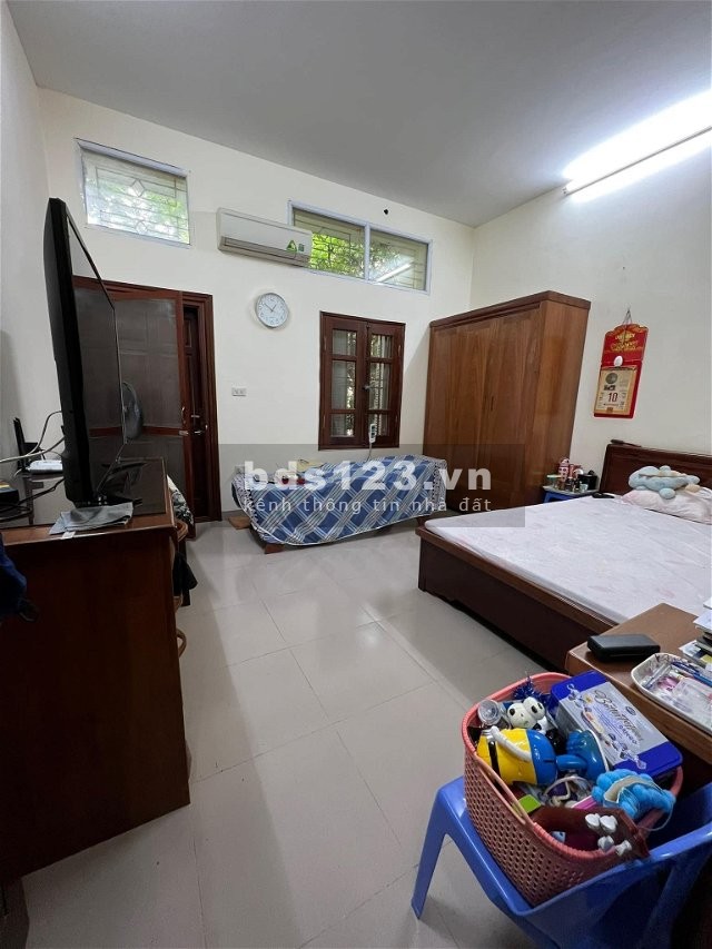 Bán nhà mặt phố CHỢ Nghĩa Tân, sát Hoàng Quốc Việt. DT 46m² x 5 tầng, MT 4,5m, 14 tỷ. KDoanh vô địch