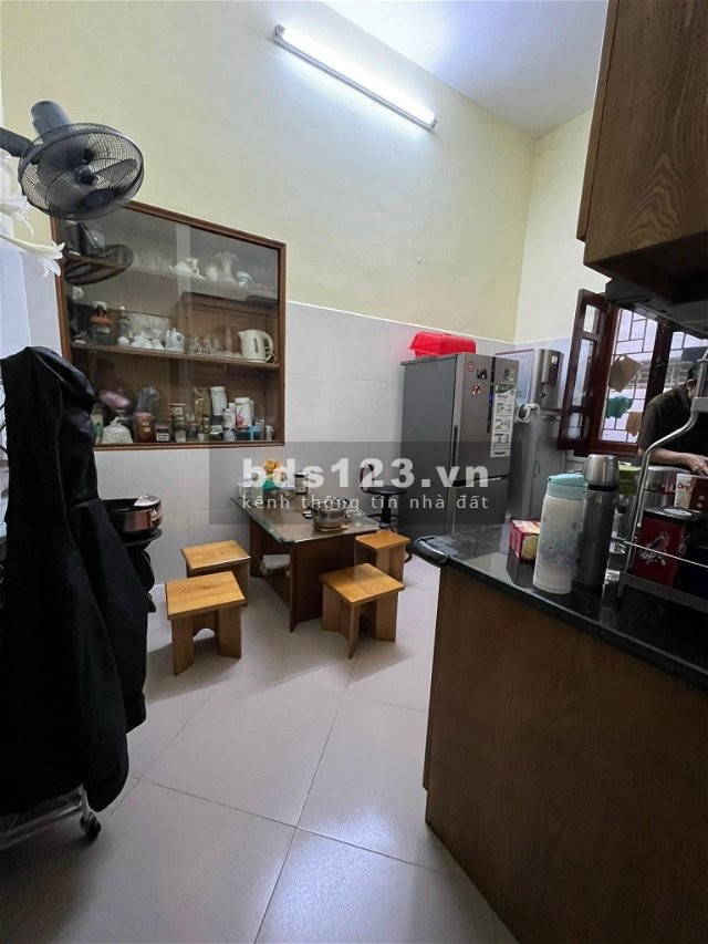 Bán nhà mặt phố CHỢ Nghĩa Tân, sát Hoàng Quốc Việt. DT 46m² x 5 tầng, MT 4,5m, 14 tỷ. KDoanh vô địch