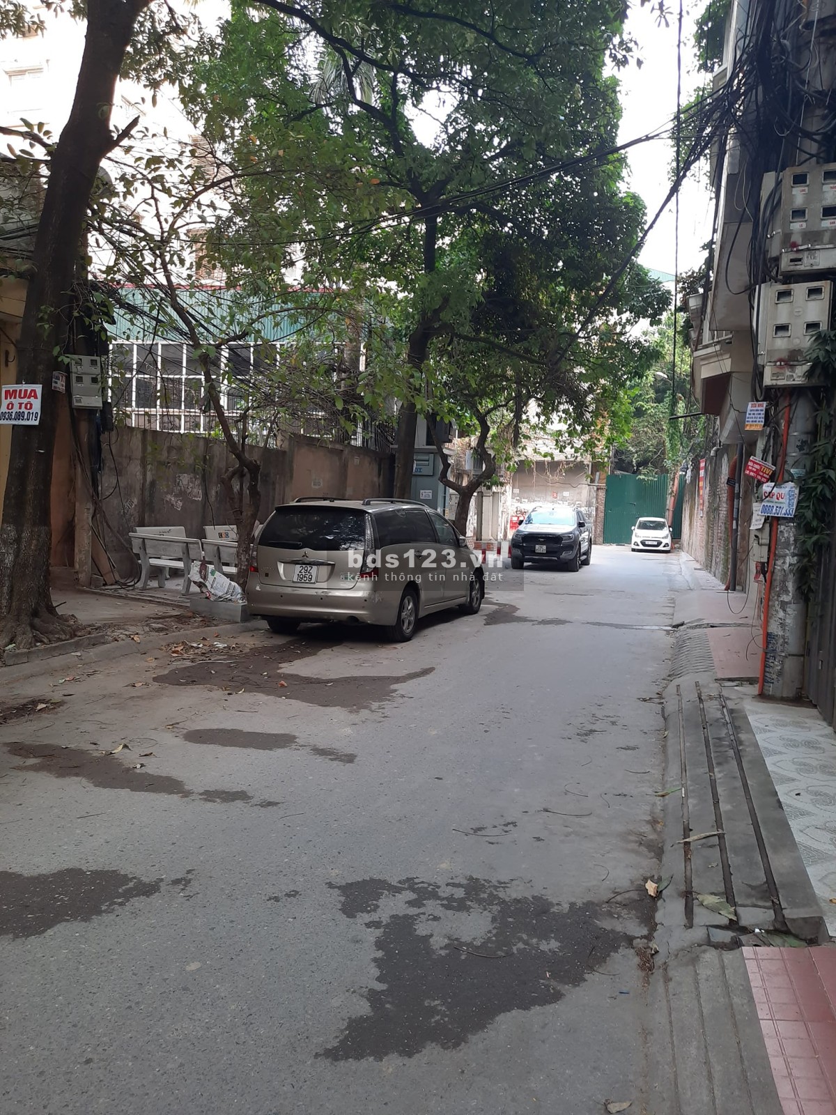 Bán nhà phố Hoàng Cầu, Đống Đa, ngõ ô tô tránh, nở hậu, vỉa hè.