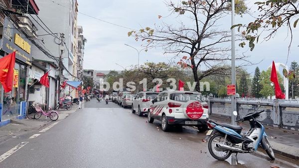 Bán nhà Phú Diễn, Bắc Từ Liêm, 45m2, ô tô vào nhà, kinh doanh, nhà siêu đẹp, giá nhỉnh 5 tỷ.