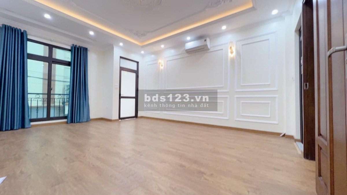 Bán nhà Phú Diễn, Bắc Từ Liêm, 45m2, ô tô vào nhà, kinh doanh, nhà siêu đẹp, giá nhỉnh 5 tỷ.