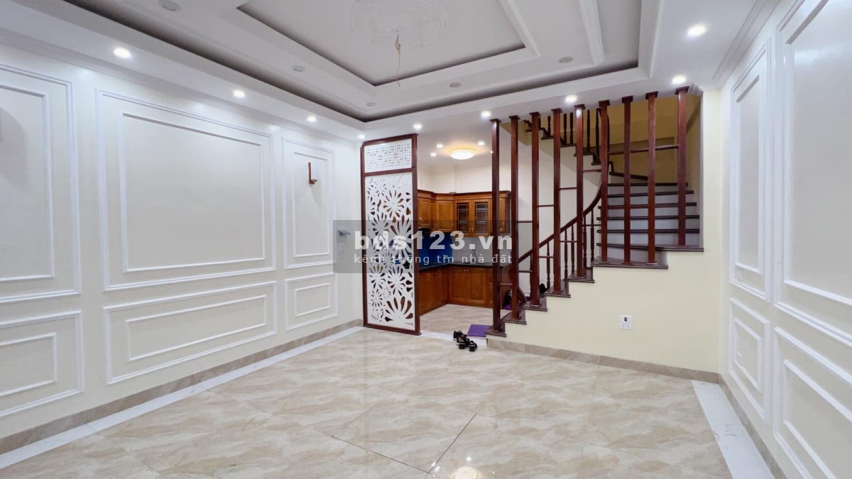 Bán nhà Phú Diễn, Bắc Từ Liêm, 45m2, ô tô vào nhà, kinh doanh, nhà siêu đẹp, giá nhỉnh 5 tỷ.