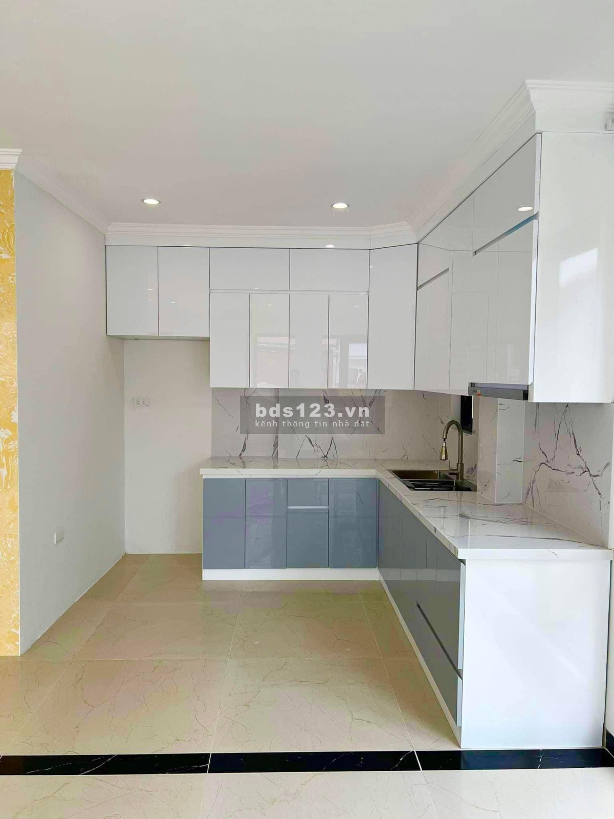 Bán nhà Đội Cấn, Ba Đình, diện tích 45m² x 6 tầng, thang máy, oto đỗ trong nhà, nhỉnh giá 10 tỷ