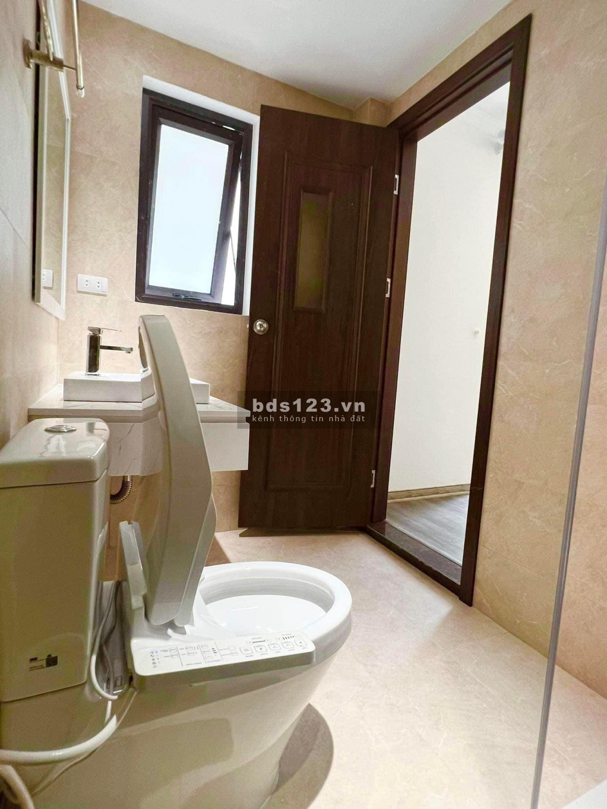 Bán nhà Đội Cấn, Ba Đình, diện tích 45m² x 6 tầng, thang máy, oto đỗ trong nhà, nhỉnh giá 10 tỷ