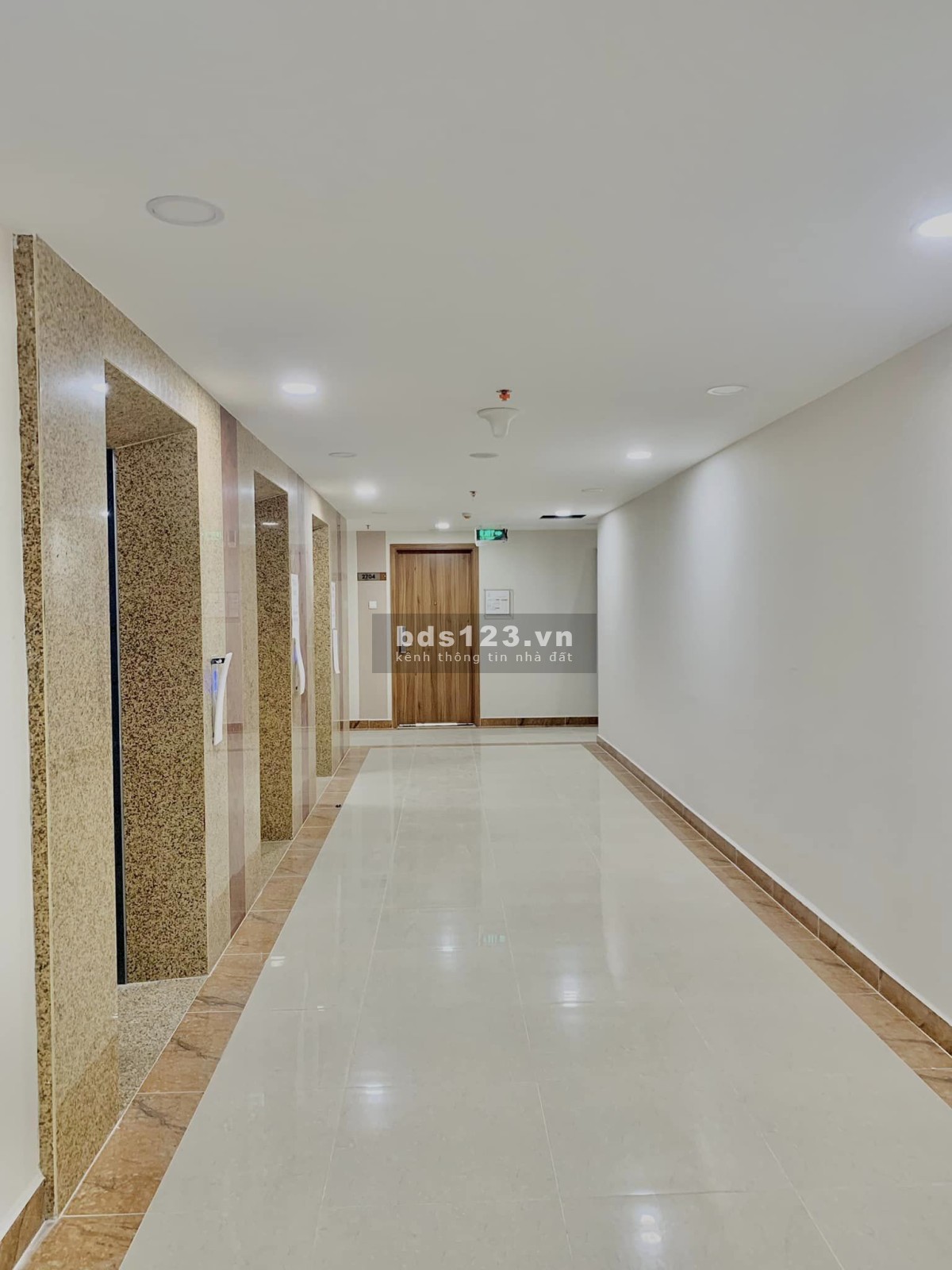 Căn hộ mới bàn giao 2PN 60m2 giá 2tỷ4 thanh toán 30% trong 2 năm. Khai thác cho thuê ngay với 240tr