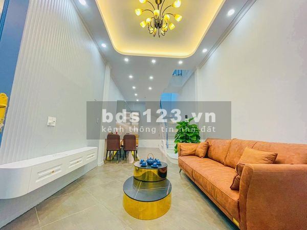 Bán nhà Hoa Bằng, Cầu Giấy, 40m, ô tô đỗ cửa, gần phố, mặt tiền rộng, giá nhỉnh 5 tỷ