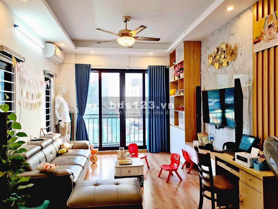 Bán nhà đẹp Phú Diễn Từ Liêm 45M2*5T, gara oto, kinh doanh, ngõ thông, gần trường học giá chỉ 5,38tỷ
