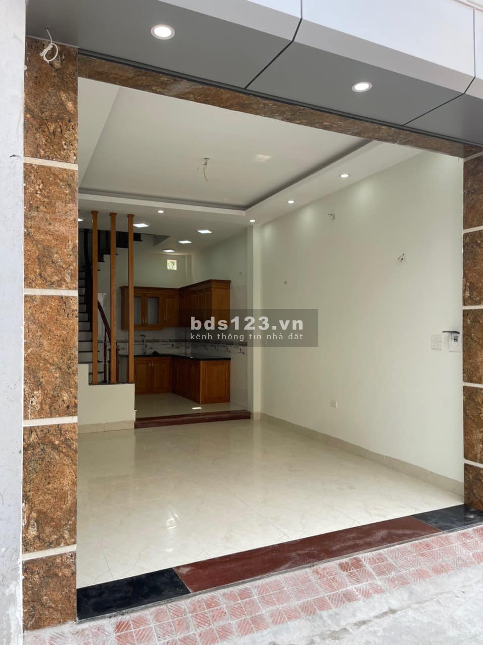 Bán nhà Phú Diễn, Từ Liêm, 32m, nhà mới, ở ngay, ô tô vào nhà, cực gần phố, giá nhỉnh 3 tỷ.
