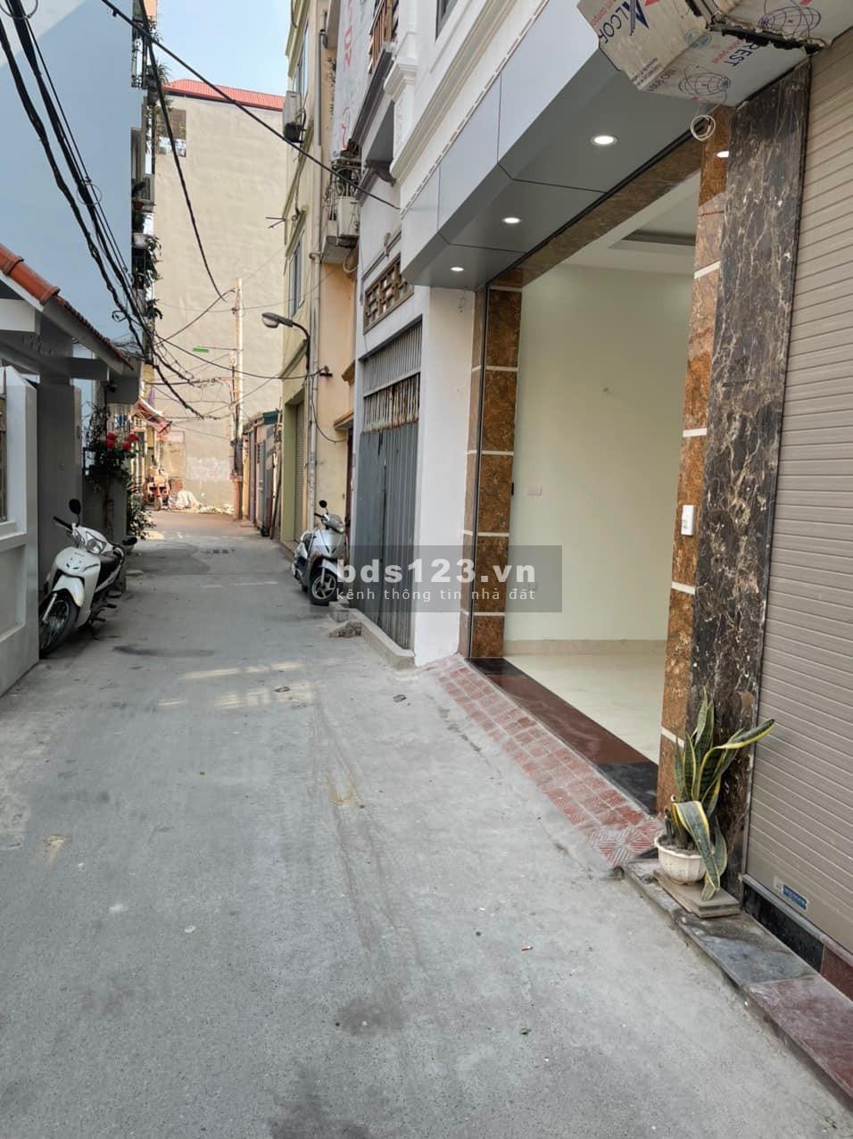 Bán nhà Phú Diễn, Từ Liêm, 32m, nhà mới, ở ngay, ô tô vào nhà, cực gần phố, giá nhỉnh 3 tỷ.