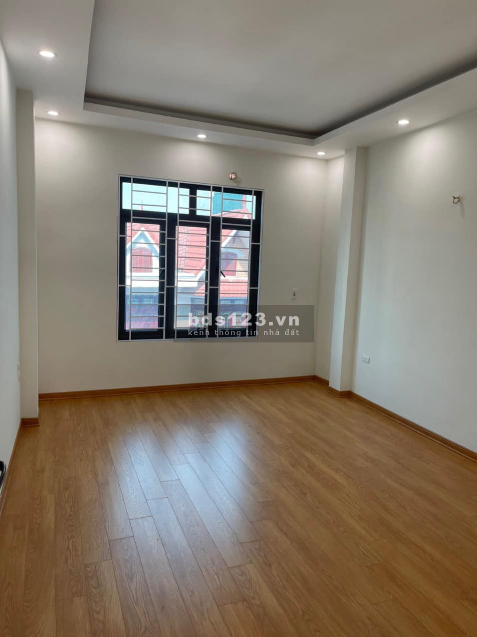 Bán nhà Phú Diễn, Từ Liêm, 32m, nhà mới, ở ngay, ô tô vào nhà, cực gần phố, giá nhỉnh 3 tỷ.