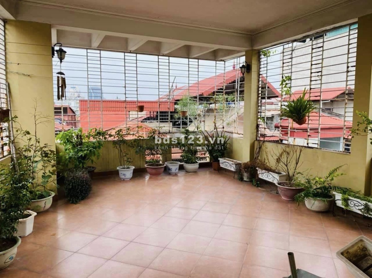 Bán nhà phố Hoàng Cầu – Phân Lô, Ô Tô tránh đỗ - Nở hâụ. Dt64m2, giá 12 tỷ