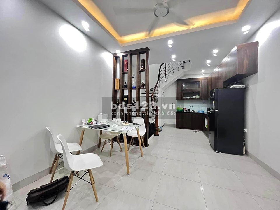 CẦN BÁN NHÀ CỔ NHUẾ TỪ LIÊM 31m 5 TẦNG GẦN KHU ĐÔ THỊ THÀNH PHỐ GIAO LƯU DÂN TRÍ TIỆN ÍCH GIÁ 3.8 TỶ