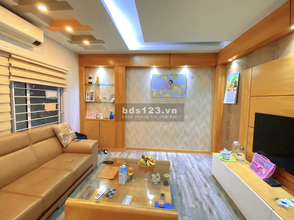 Giảm 500tr! Phố VIP Pháo Đài Láng, 20m ra phố, ngõ nông rộng, mặt tiền rộng, nở hậu, S 44m2 * 5 tầng