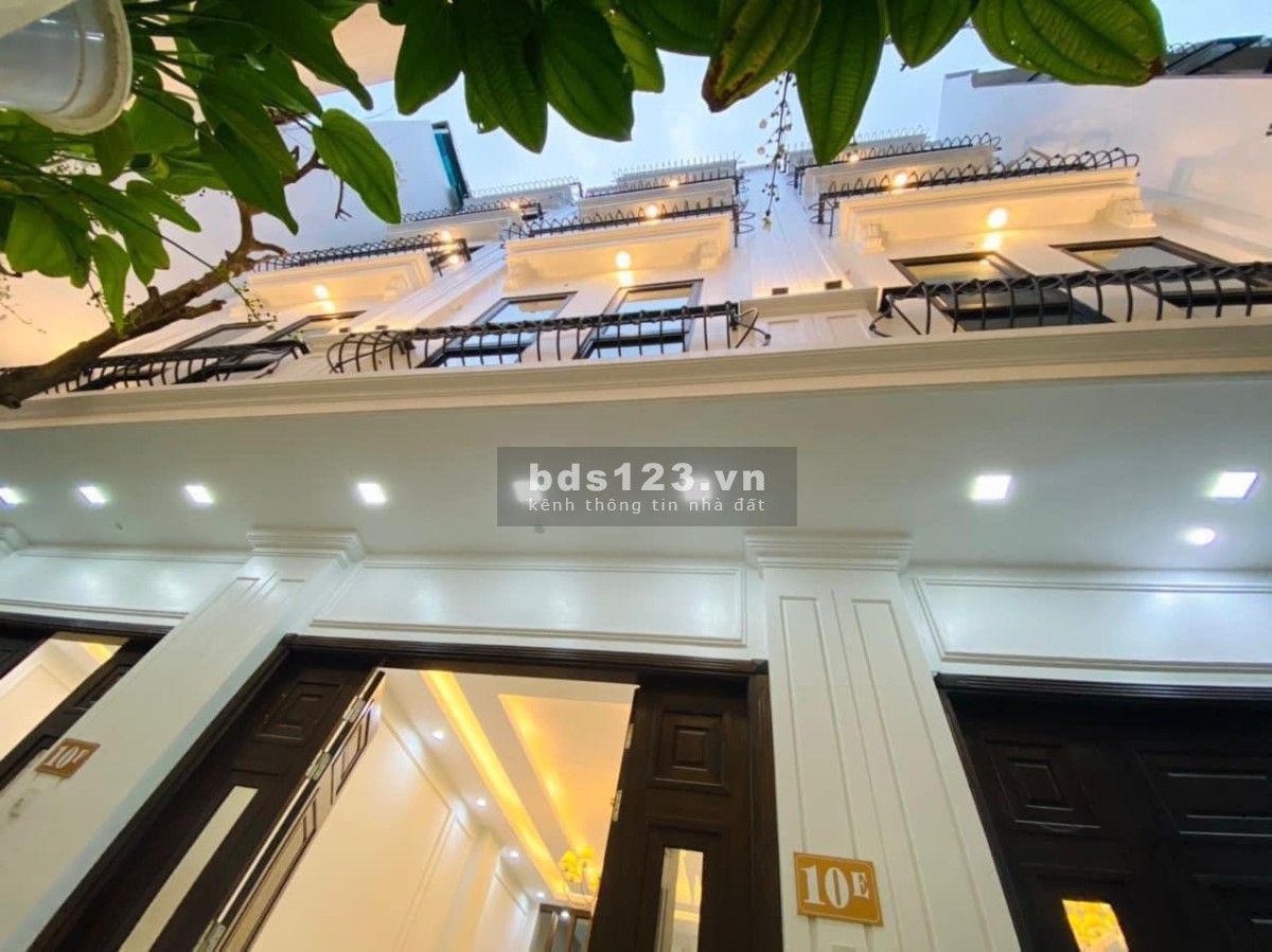 Chủ cần bán nhà Cầu Giấy, DT 45m² x 5 tầng, cửa khóa số chống trộm thông minh, giá nhỉnh 6 tỷ