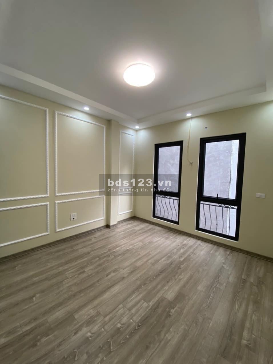 Chủ cần bán nhà Cầu Giấy, DT 45m² x 5 tầng, cửa khóa số chống trộm thông minh, giá nhỉnh 6 tỷ