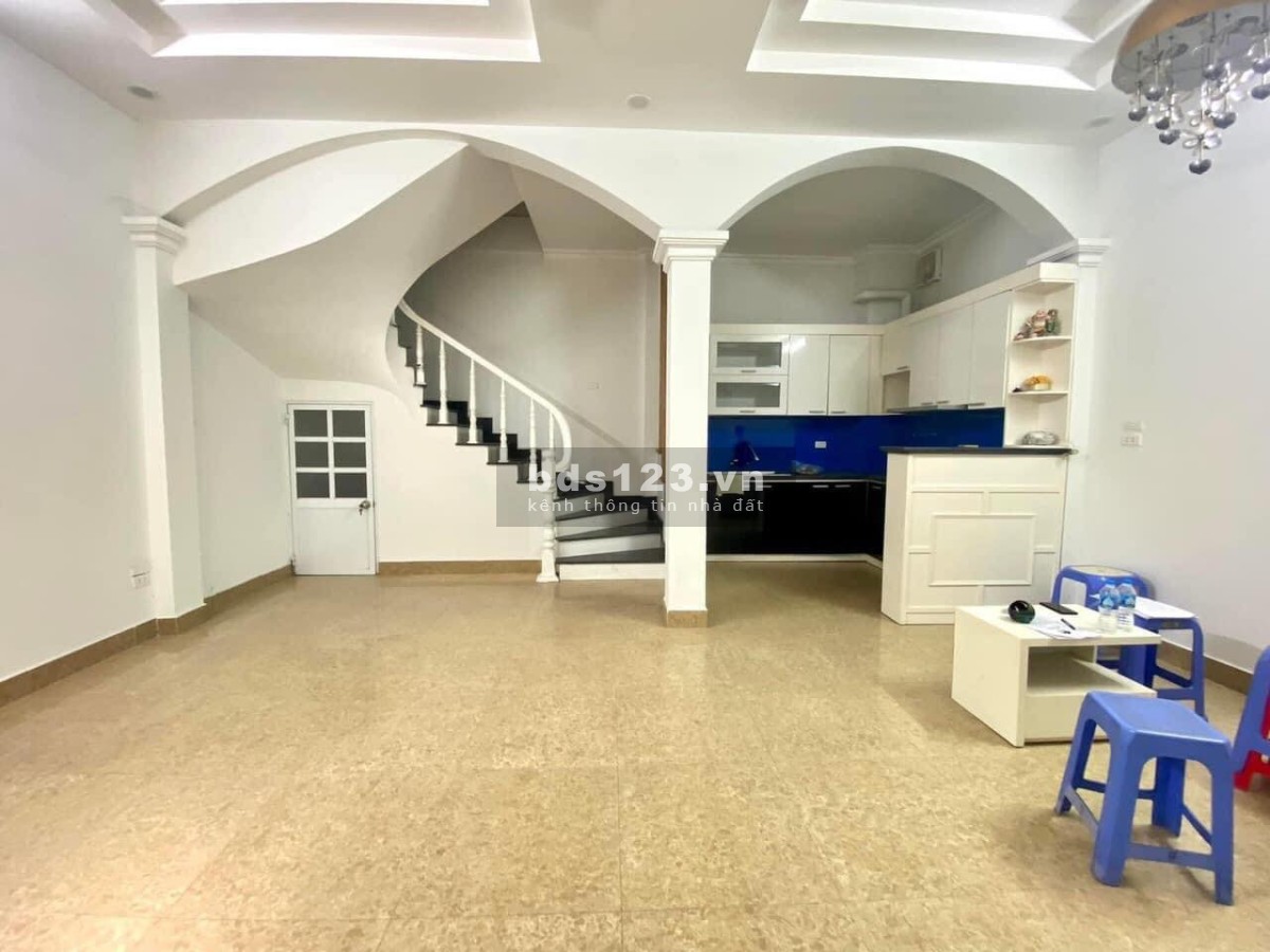 Cực HOT! Bán nhà Tứ Liên Tây Hồ, 2 ô tô đỗ cửa, DT 40m², mặt 6,2m, giá 8 tỷ TL mạnh