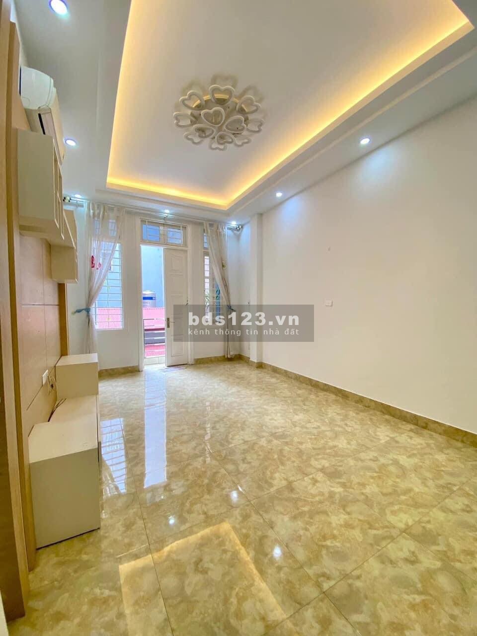 Cực HOT! Bán nhà Tứ Liên Tây Hồ, 2 ô tô đỗ cửa, DT 40m², mặt 6,2m, giá 8 tỷ TL mạnh
