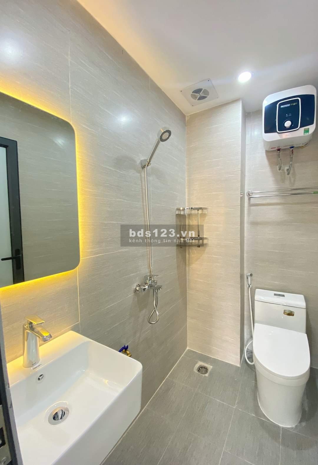 Cần bán tòa nhà mới đẹp Quận Hoàng Mai, Phố Nguyễn Đức Cảnh, DT110x7 Tầng, thang máy, chào 18.7 tỷ
