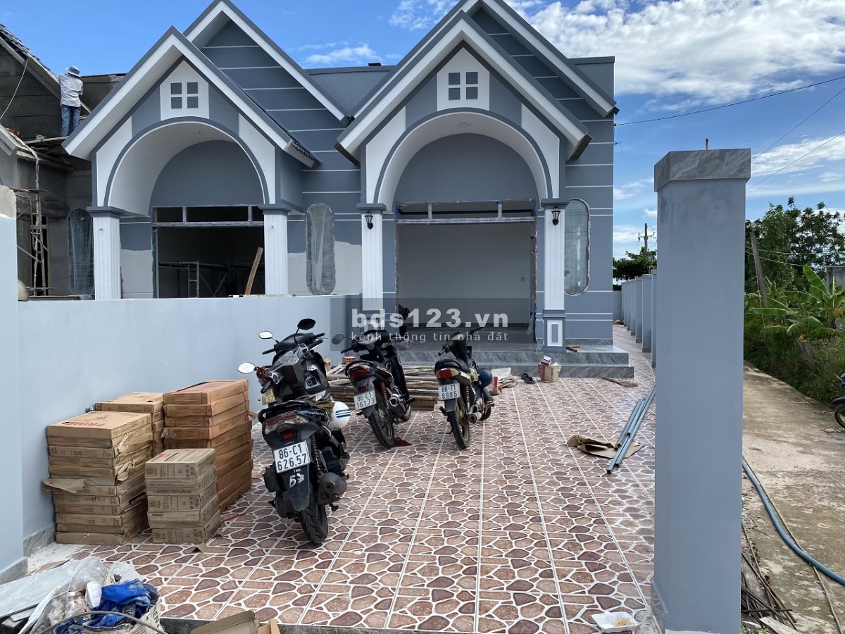 Nhà phố VinaHome 3 Hàm Liêm, cách trung tâm Phan Thiết 10 phút, chỉ 600Tr nhận nhà ngay.