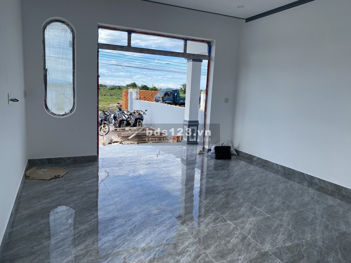 Nhà phố VinaHome 3 Hàm Liêm, cách trung tâm Phan Thiết 10 phút, chỉ 600Tr nhận nhà ngay.