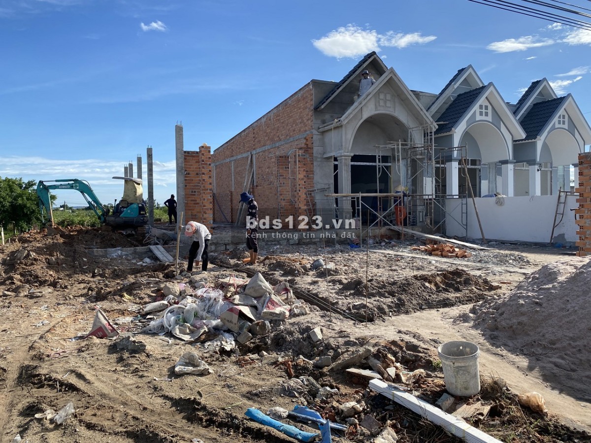 Nhà phố VinaHome 3 Hàm Liêm, cách trung tâm Phan Thiết 10 phút, chỉ 600Tr nhận nhà ngay.