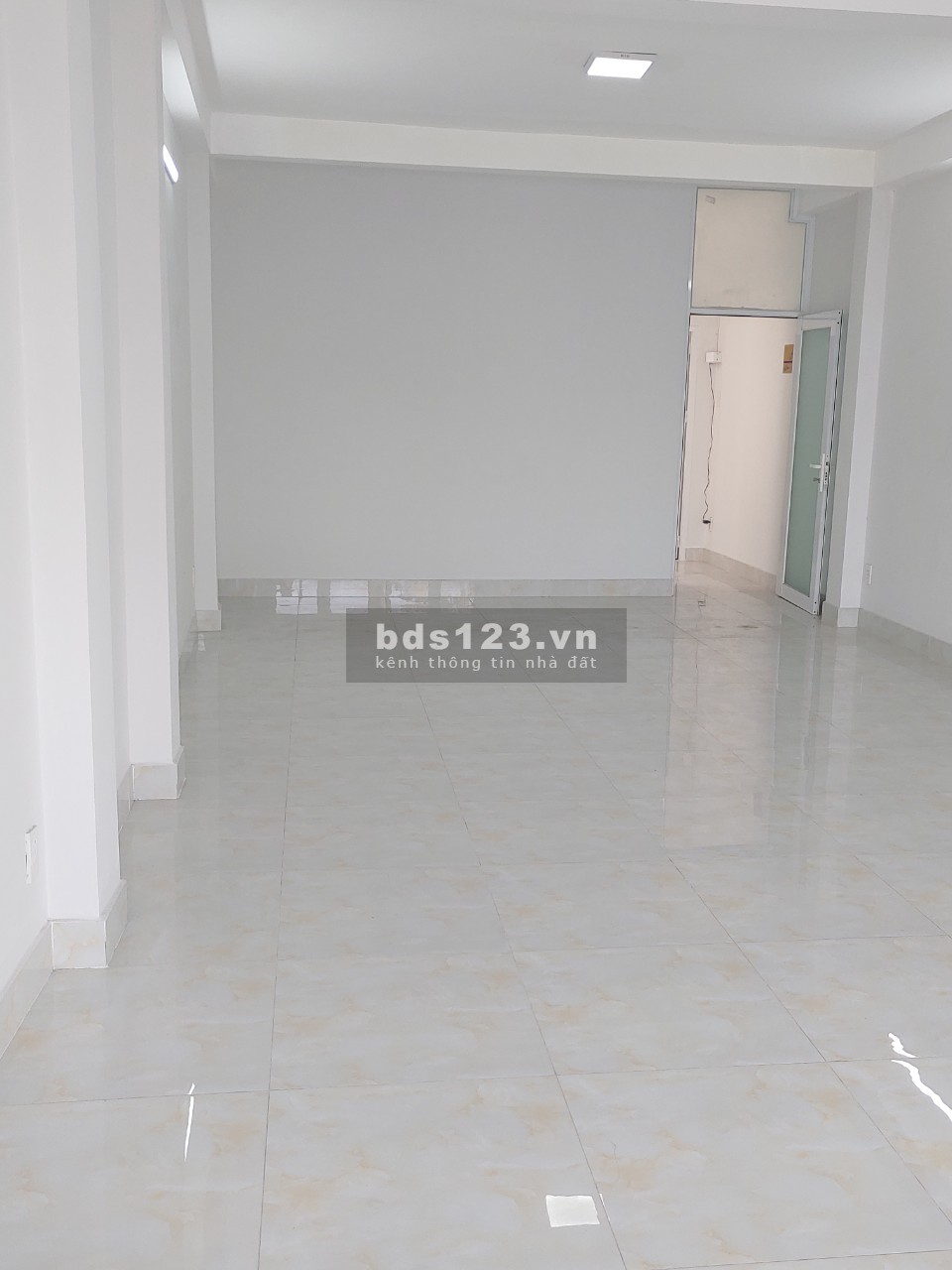 Cho thuê văn phòng hiện đại tại đường Lạc Long Quân, Quận 11.
