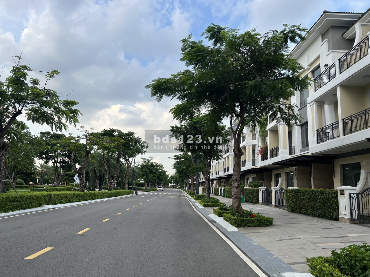 Bán nhanh căn 6x15m giá 12.5 tỷ căn 6x17m nhà thô trục 20m giá 14.x tỷ thấp nhất dự án Verosa Park