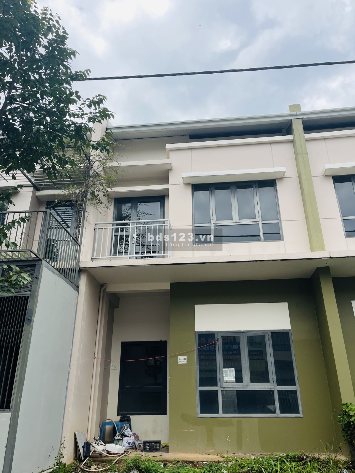 Cần bán nhà mặt phố, giao nhà ngay, MT đường nhựa, gần quốc lộ, bán kính 200m có đầy đủ tiện ích.