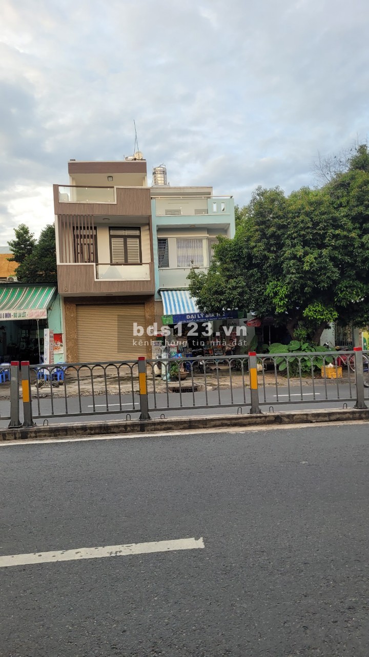 Bán nhà 1 lầu 1 sân thượng Mặt tiền Tây Thạnh Tân Phú siêu đẹp