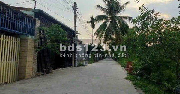 Cần tiền bán gấp đất Yên Nghĩa, tặng nhà cấp 4, 54m2, giá chỉ 5.35 tỷ.