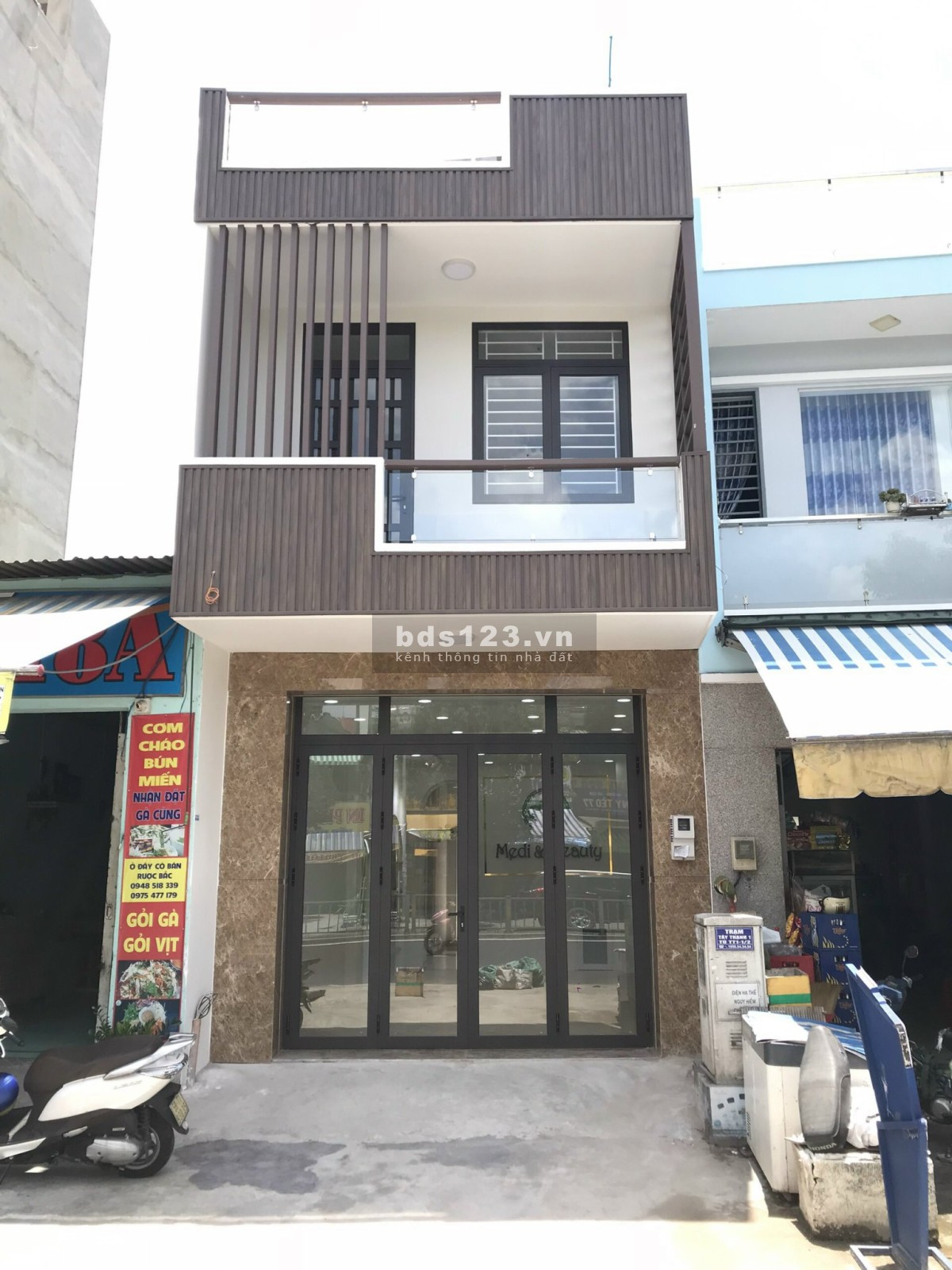 Bán nhà 1 lầu 1 sân thượng Mặt tiền Tây Thạnh Tân Phú siêu đẹp