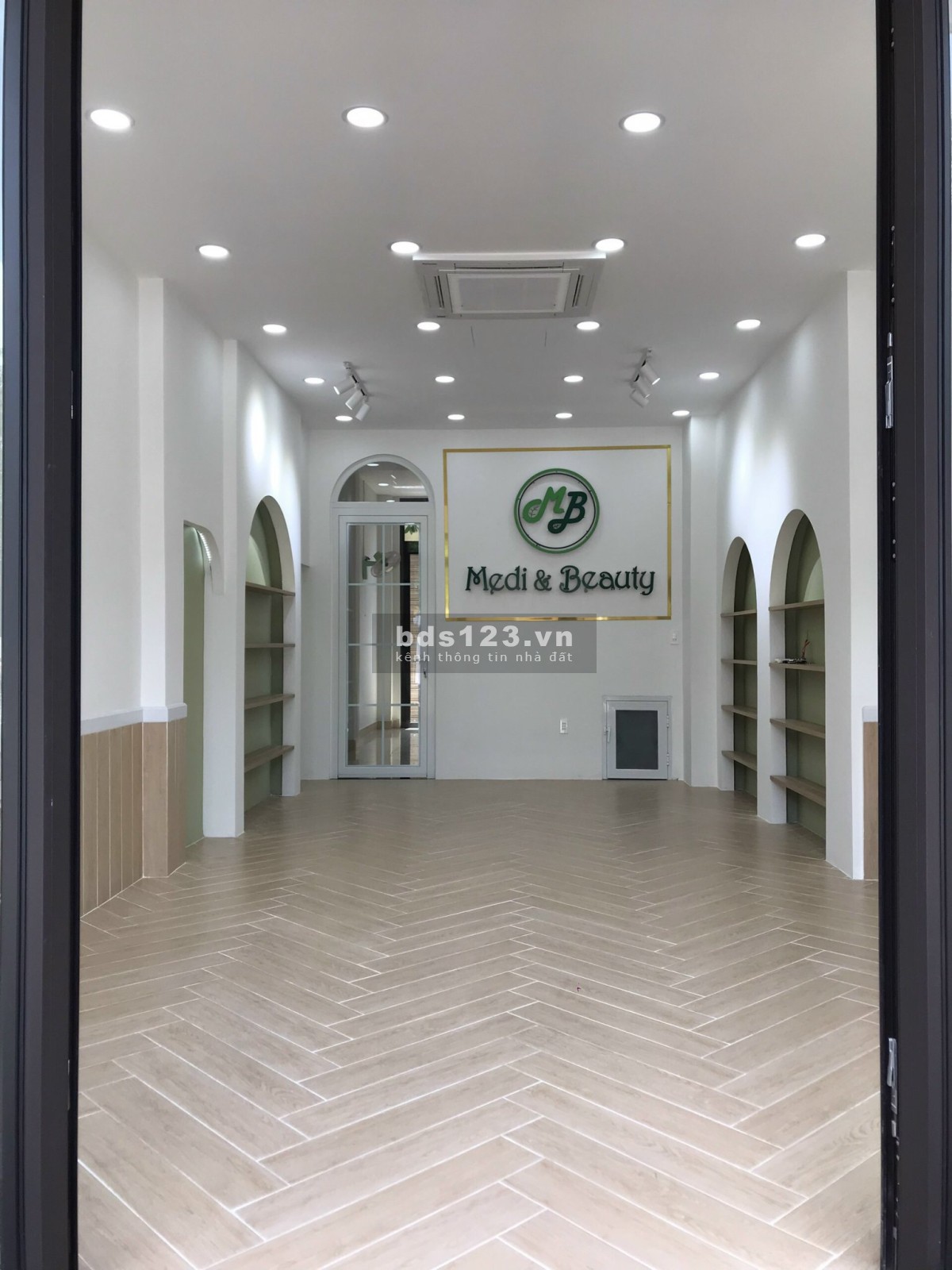 Bán nhà 1 lầu 1 sân thượng Mặt tiền Tây Thạnh Tân Phú siêu đẹp