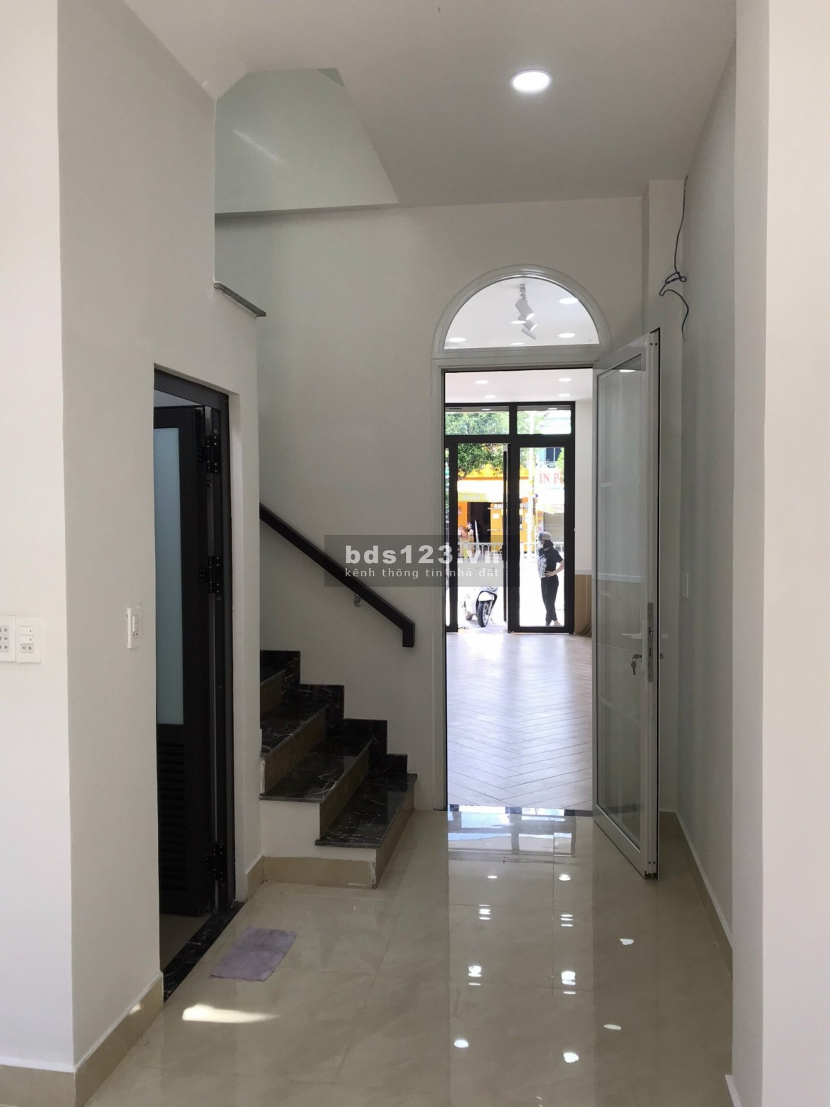 Bán nhà 1 lầu 1 sân thượng Mặt tiền Tây Thạnh Tân Phú siêu đẹp
