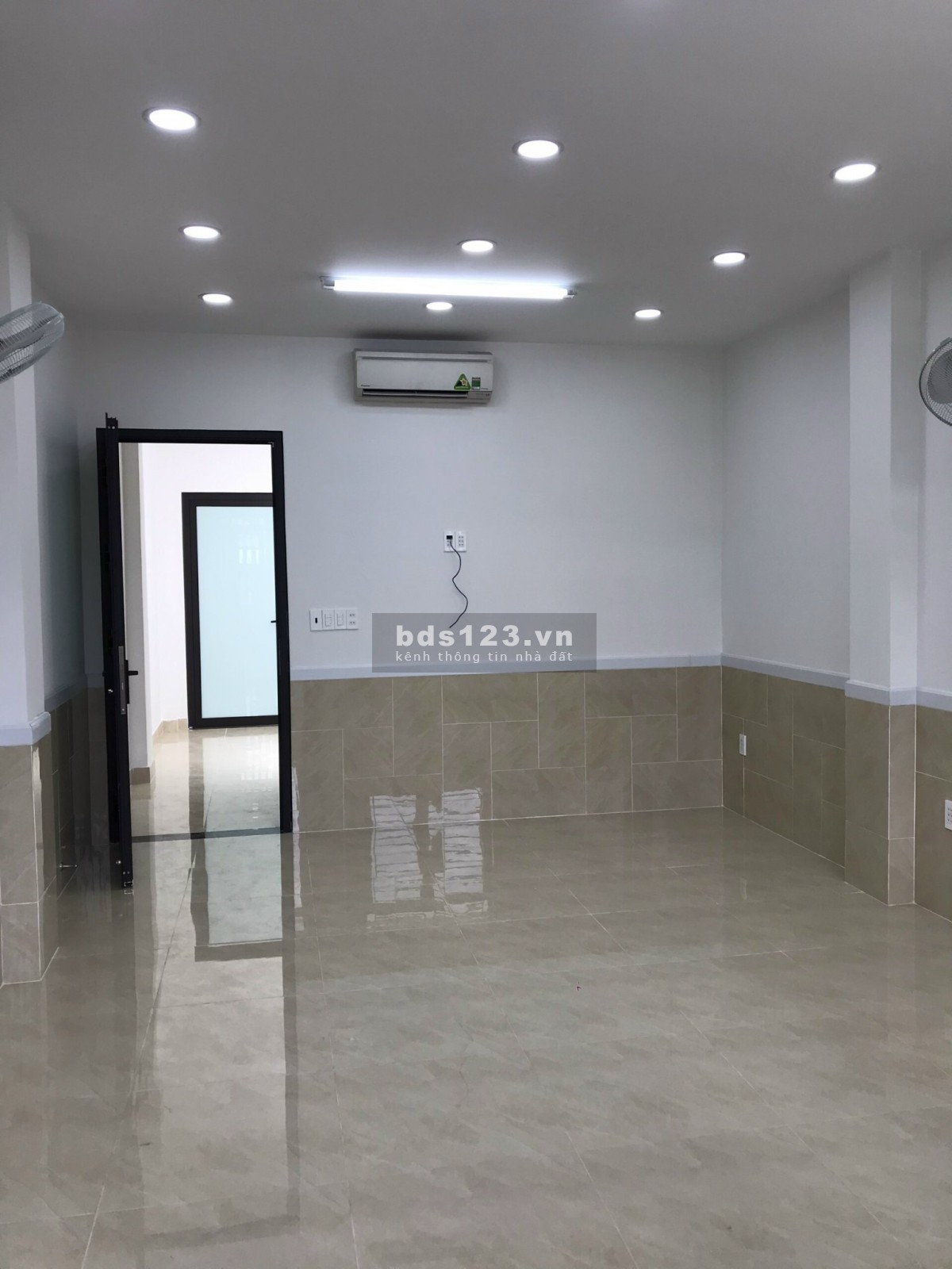 Bán nhà 1 lầu 1 sân thượng Mặt tiền Tây Thạnh Tân Phú siêu đẹp