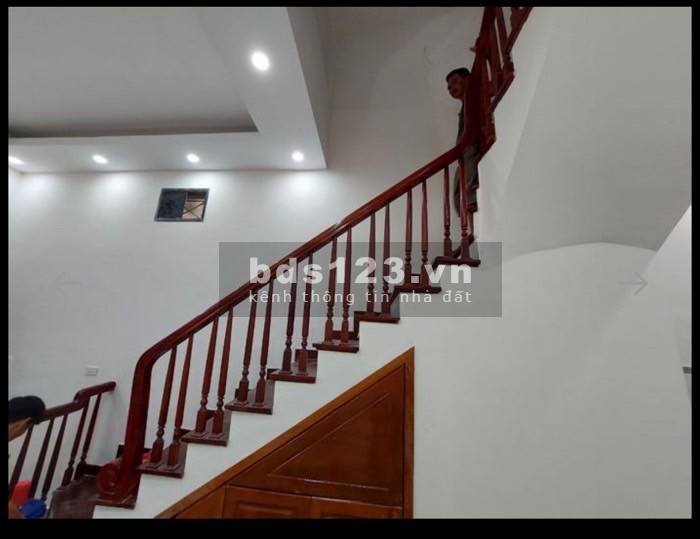 Chính chủ nhờ bán gấp - Đường Cầu Giấy - Trung tâm quận - Tiện ích vô vàn - Nhỉnh 5 tỷ