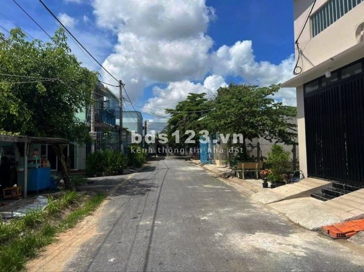 Nhà gác lở DT 138m2 giá bán nhanh chỉ 675tr tại đường Số 92, Tân Phú Trung, Củ Chi.