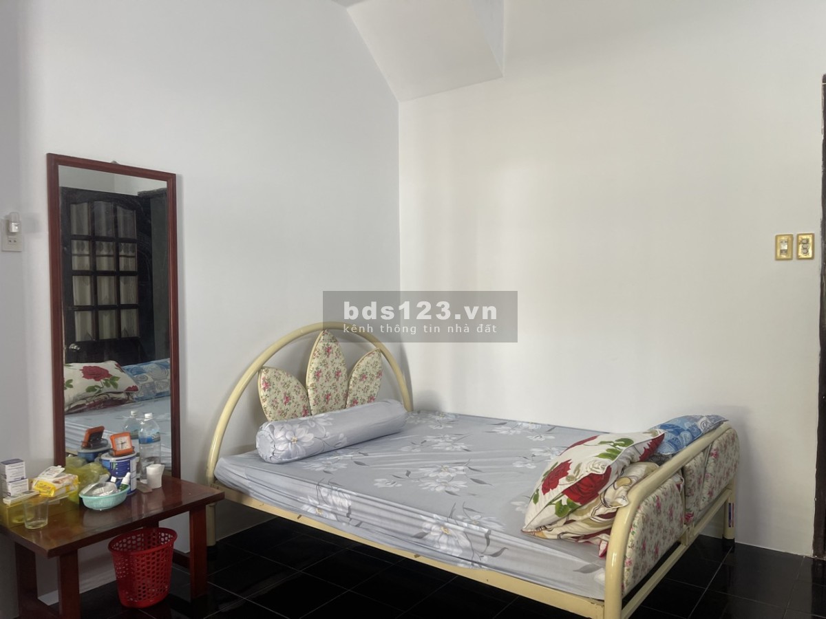 Bán nhà 3 tầng hẻm oto Bạch Đằng, Nha Trang, cách Biển chỉ 1km