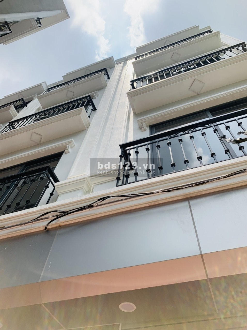 Bán nhà gần Vincom Smart City 34m²*5T, ngõ thoáng, ô tô đậu sát nhà giá 2.7 tỷ. LH: 0986 732 688