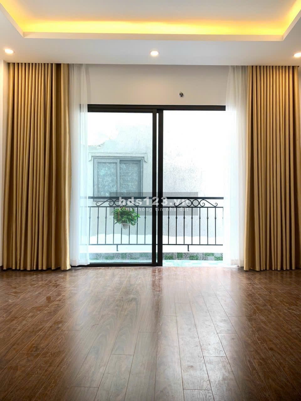 Bán nhà gần Vincom Smart City 34m²*5T, ngõ thoáng, ô tô đậu sát nhà giá 2.7 tỷ. LH: 0986 732 688
