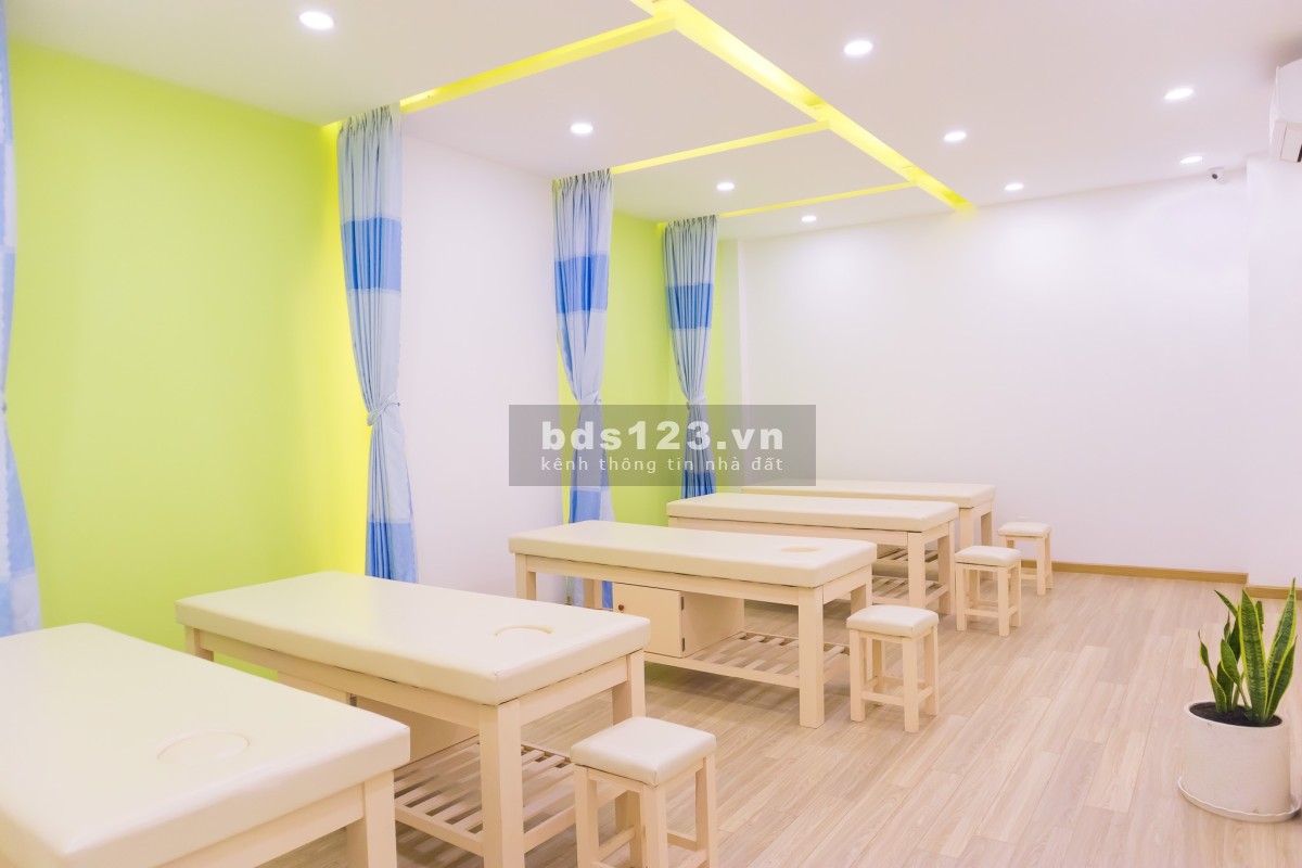 Cho thuê nhà nguyên căn 1 trệt 2 lầu, mặt tiền đường Phan Văn Trị, đối diện siêu thị Emart