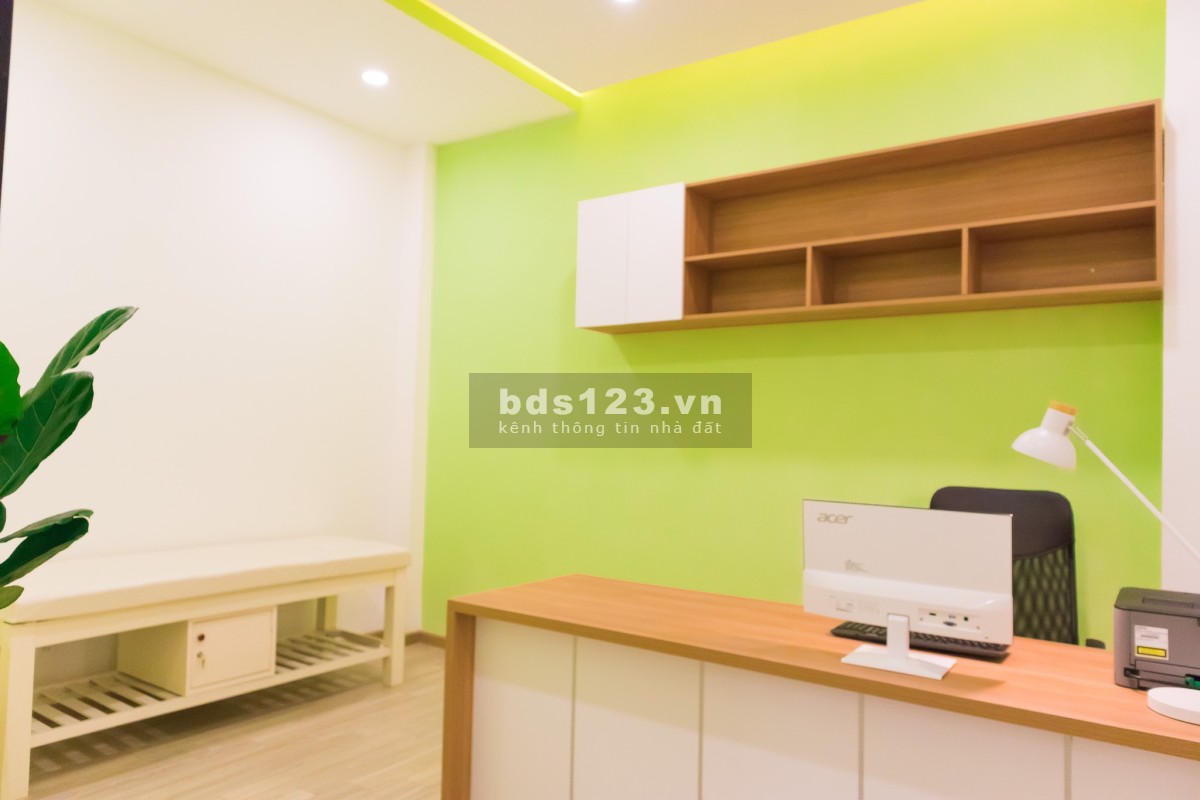 Cho thuê nhà nguyên căn 1 trệt 2 lầu, mặt tiền đường Phan Văn Trị, đối diện siêu thị Emart